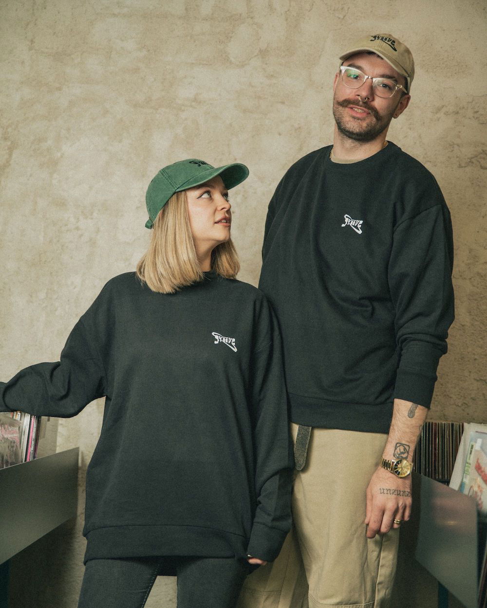 Groove Wear - GW ESSENTIAL | RECYCLED SWEATER BLACK -